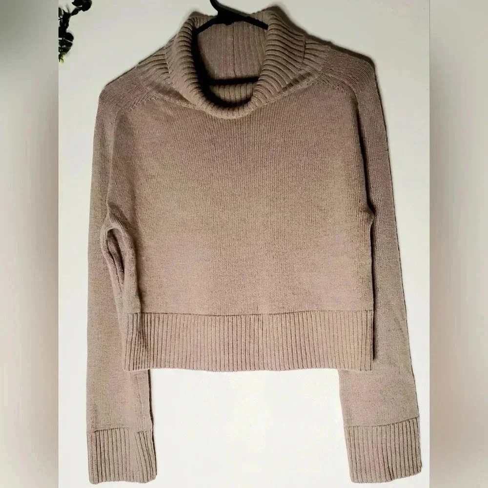 Babaton Aritzia Titus Cropped 100 Merino Wool Turtleneck Sweater Sz XS/S… - Picture 2 of 10